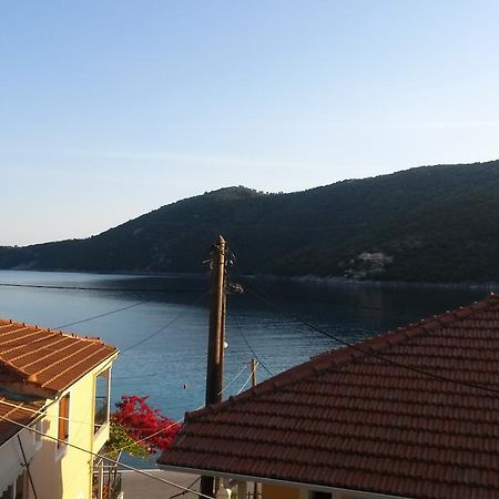 Apartamento Porto Poros Mikros Gialos Exterior foto