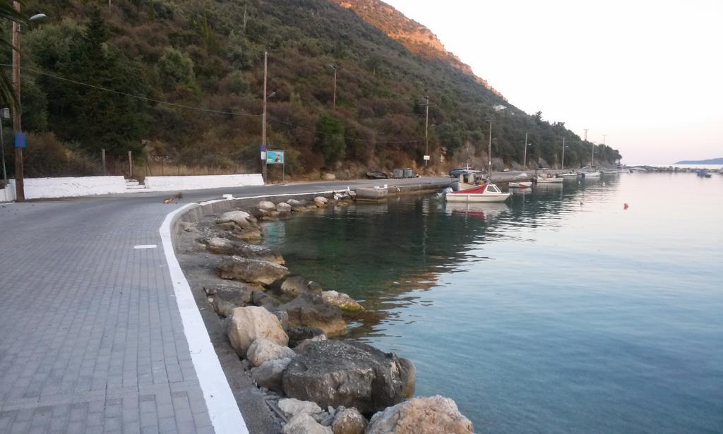 Apartamento Porto Poros Mikros Gialos Exterior foto