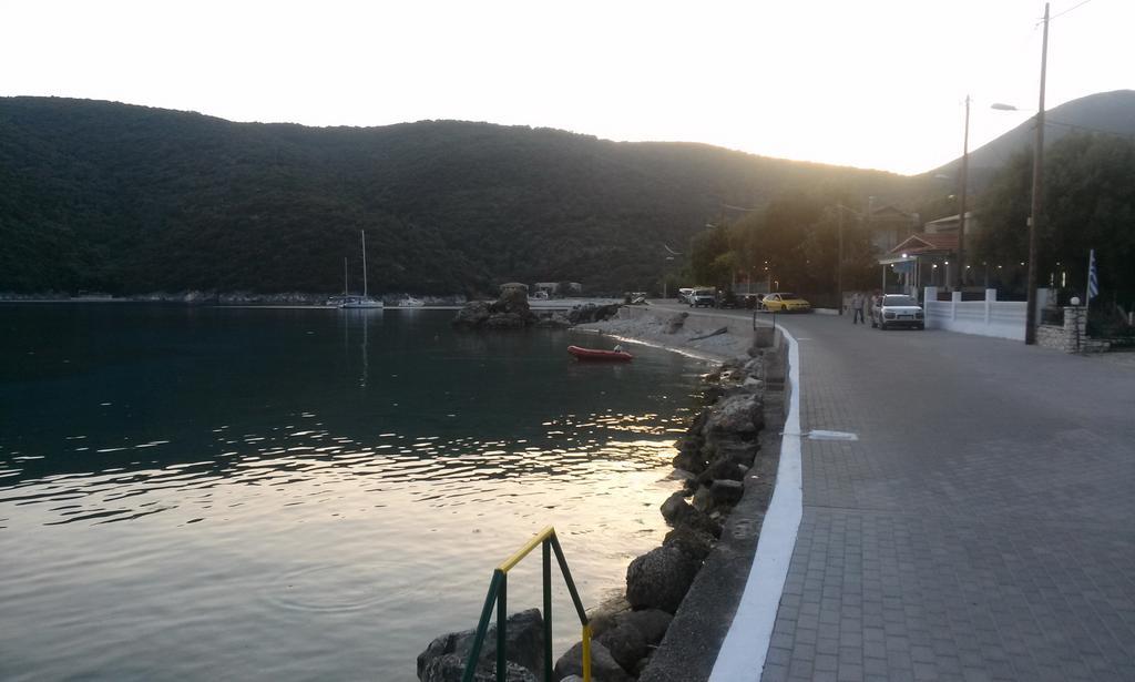 Apartamento Porto Poros Mikros Gialos Exterior foto