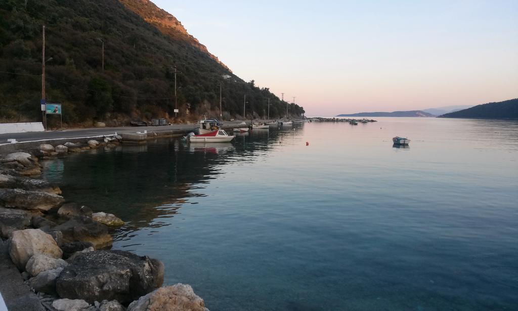Apartamento Porto Poros Mikros Gialos Exterior foto