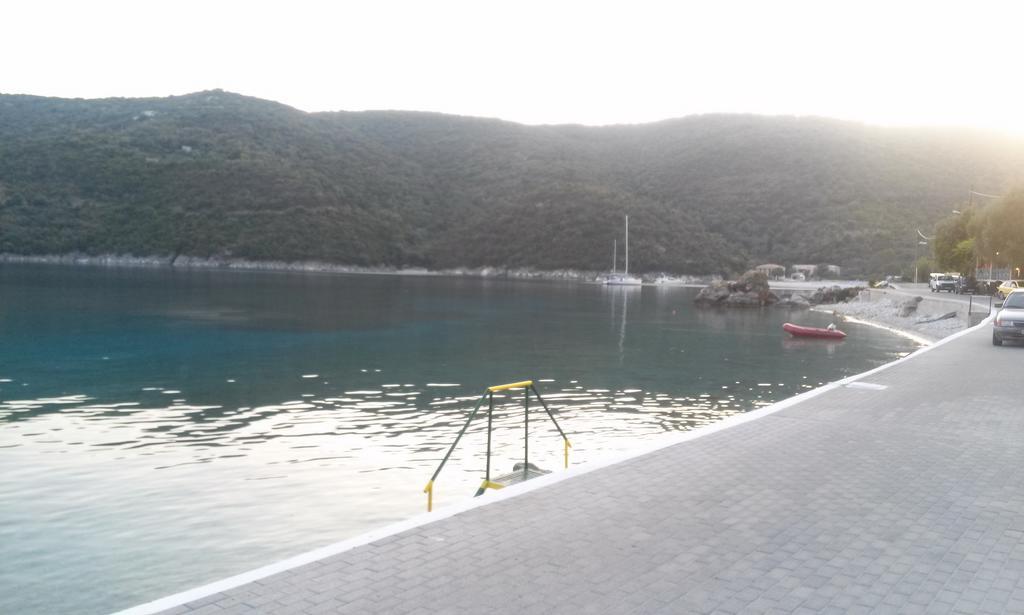 Apartamento Porto Poros Mikros Gialos Exterior foto