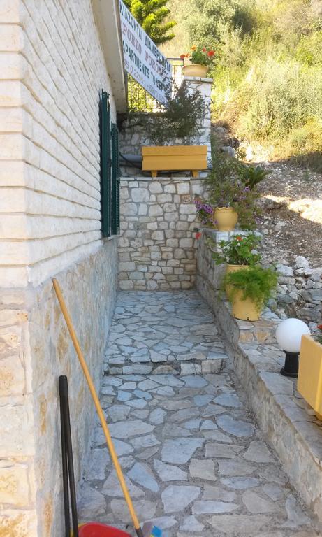 Apartamento Porto Poros Mikros Gialos Exterior foto
