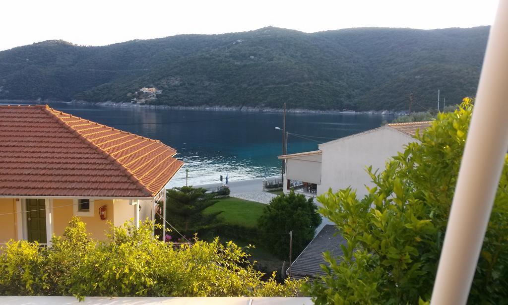 Apartamento Porto Poros Mikros Gialos Exterior foto