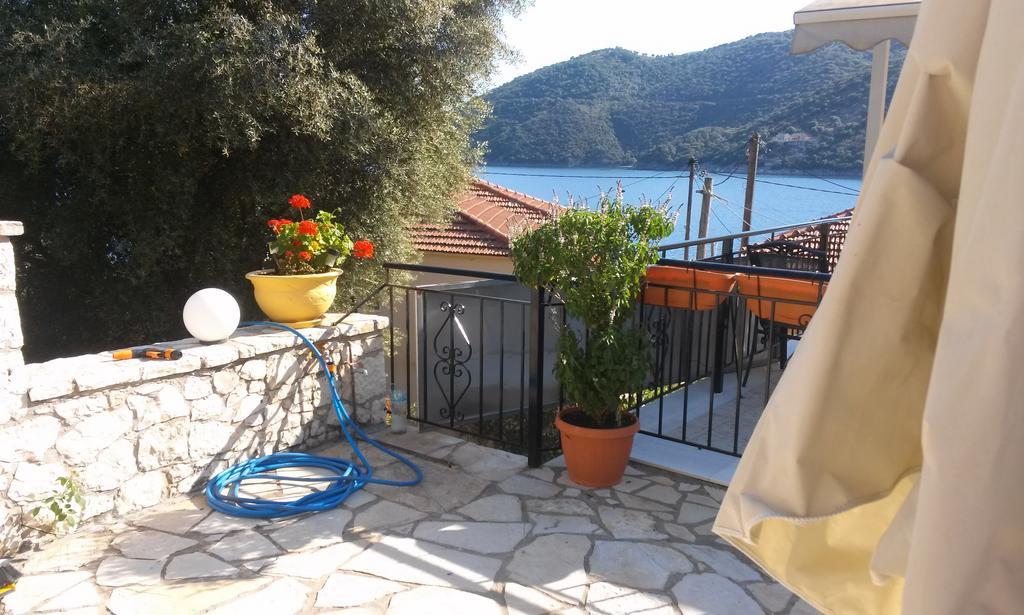 Apartamento Porto Poros Mikros Gialos Exterior foto