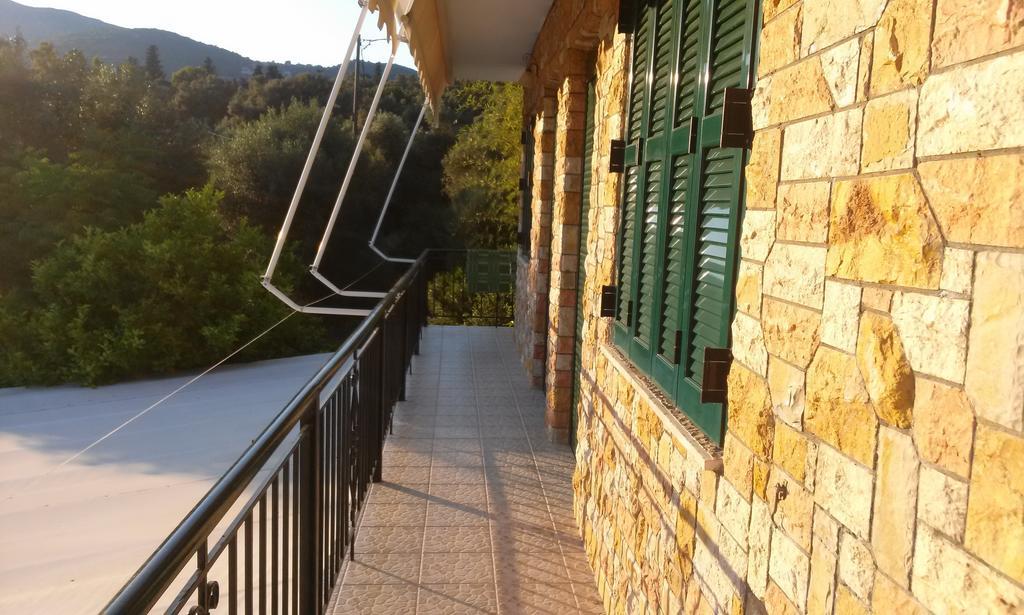 Apartamento Porto Poros Mikros Gialos Exterior foto