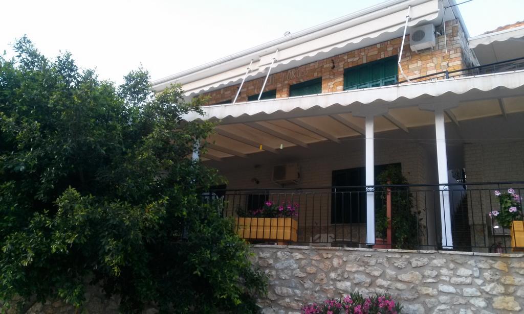 Apartamento Porto Poros Mikros Gialos Exterior foto