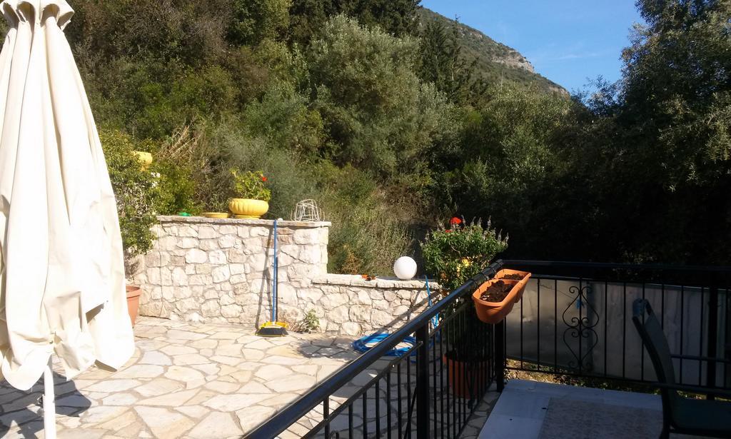 Apartamento Porto Poros Mikros Gialos Exterior foto