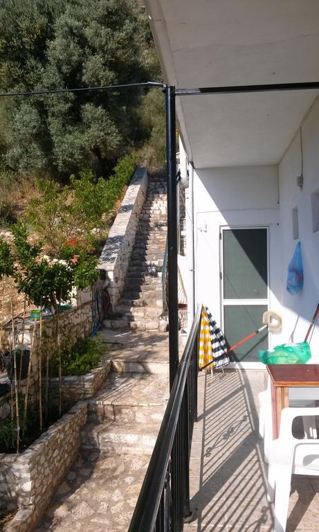Apartamento Porto Poros Mikros Gialos Exterior foto