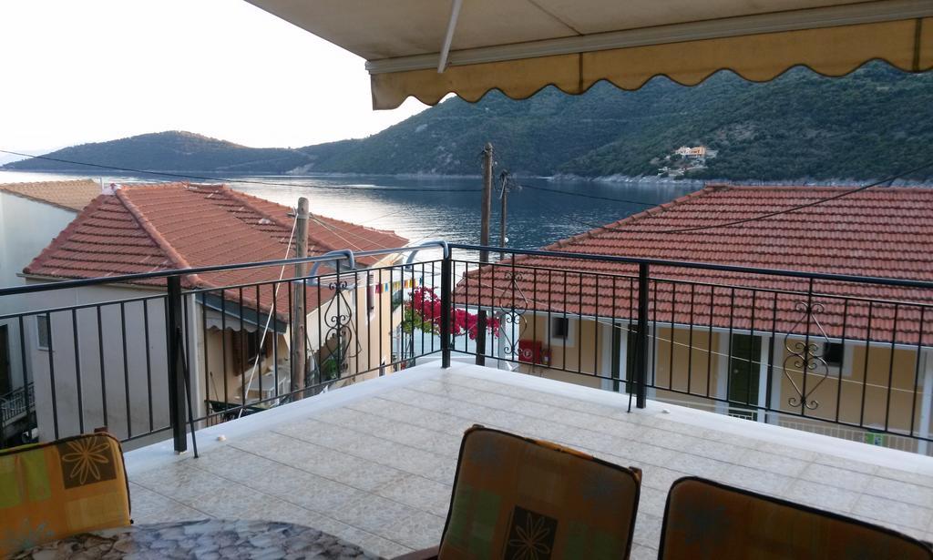 Apartamento Porto Poros Mikros Gialos Exterior foto