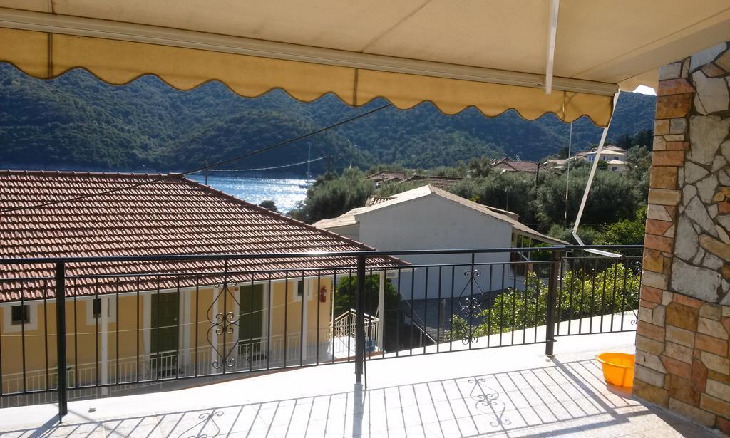 Apartamento Porto Poros Mikros Gialos Exterior foto