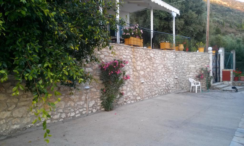Apartamento Porto Poros Mikros Gialos Exterior foto
